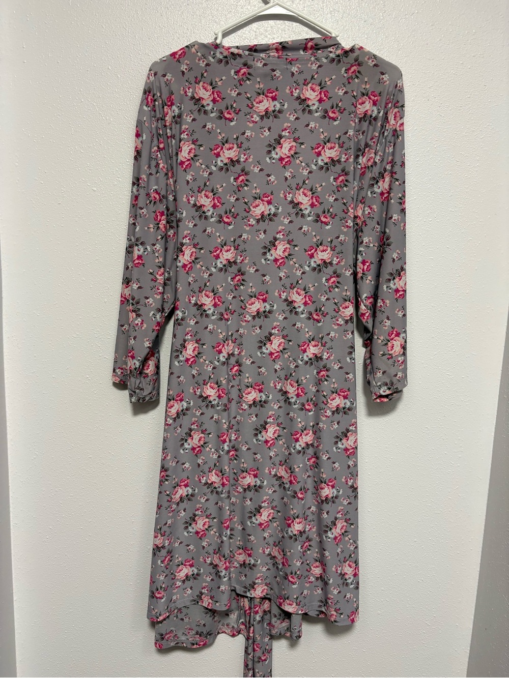 Rene Rofe Gray Floral Light Weight Robe with Pink Roses - Picture 6 of 8